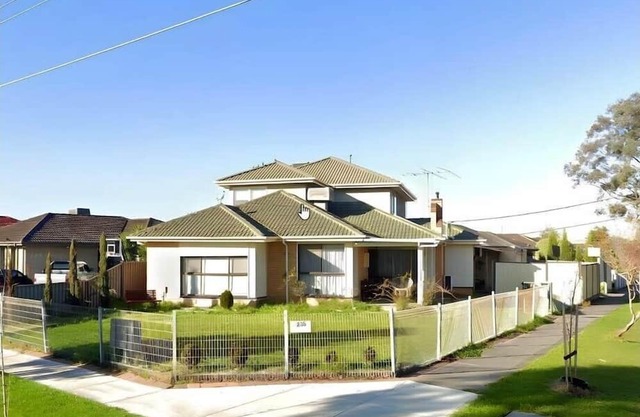 Private Room in Fawkner House - 12 mins Airport