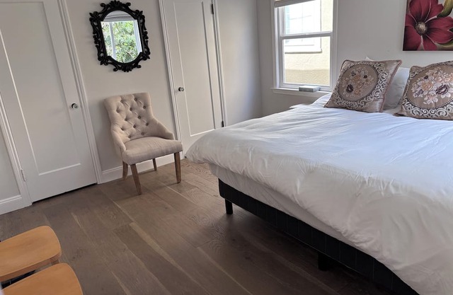 3-bedroom 2-bathroom Spanish Bungalow house in Burlingame with WiFi and AC.