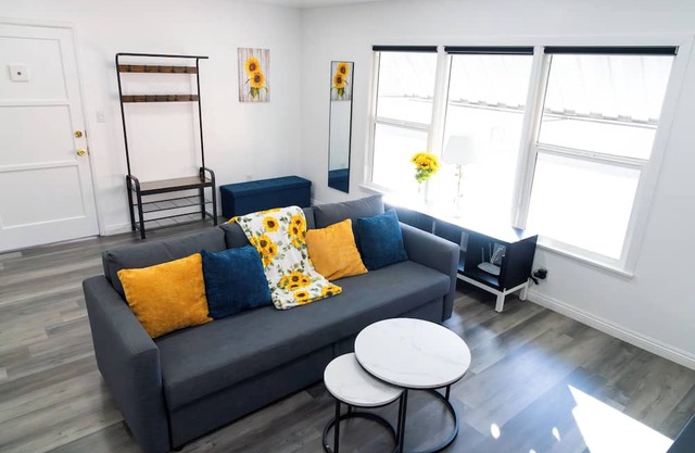 Modern Condo Near Beach & Downtown - Sleeps 4