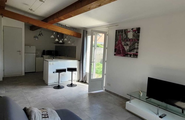 Small house with garden 10 minutes from the beach