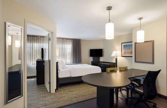 Everything You Need For The Perfect Vacation! Unit w/2 Queens, Pets Allowed!