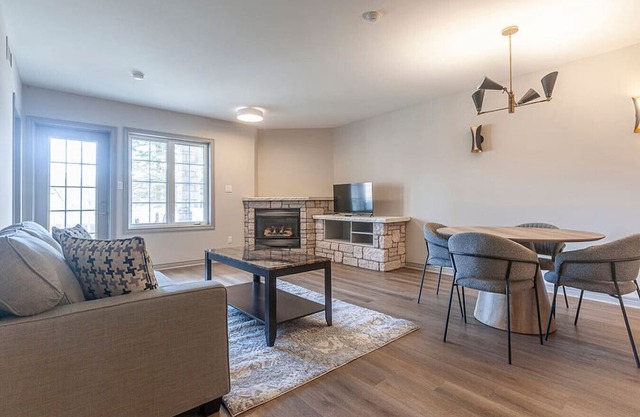 King Suite, Jacuzzi, Full Kitchen, Heated pool