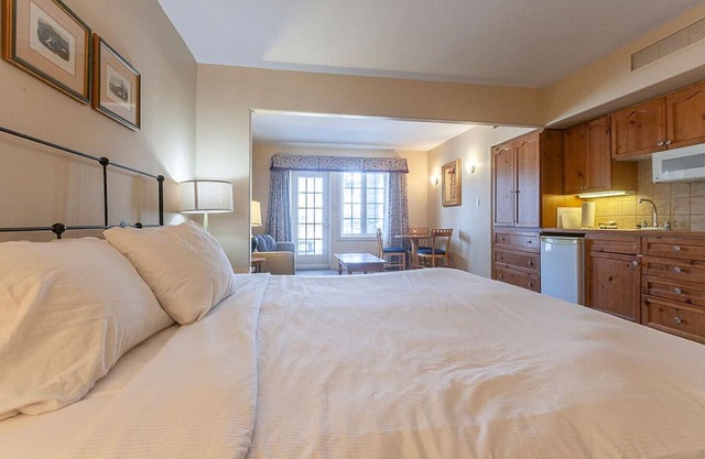 Studio with King Bed, Heated pool