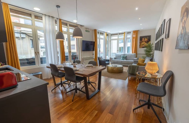 Exclusive apartment in the center of Pamplona with all the comforts.