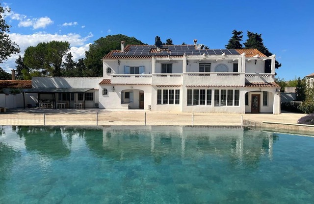 Room 'Chambre 1' with Shared Pool, Wi-Fi and Air Conditioning
