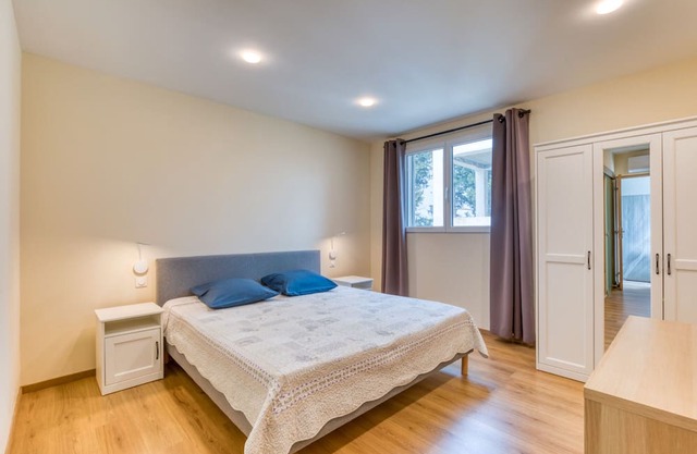 Apartment 'Chambre 5' with Shared Pool, Wi-Fi and Air Conditioning