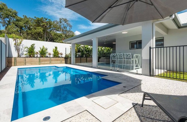 Trinity Beach Lux 4BR Easy Entertainer with Pool