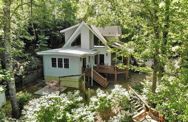 Quiet & Cozy Mountain Home on Greens Creek in Sylva