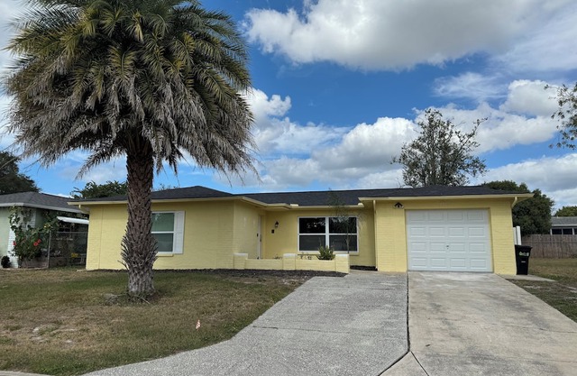 Cozy Gulf Coast Getaway 3 BR 2 BA house in charming Port Richey with WiFi, AC.