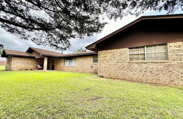 Affordable Comfort Near Toledo Town- Relax at The Toledo Bend Getaway