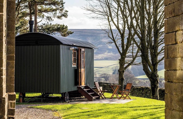 LetAway - Tawny Owl Shepherd's Hut, Westerdale nr Castleton, North Yorkshire