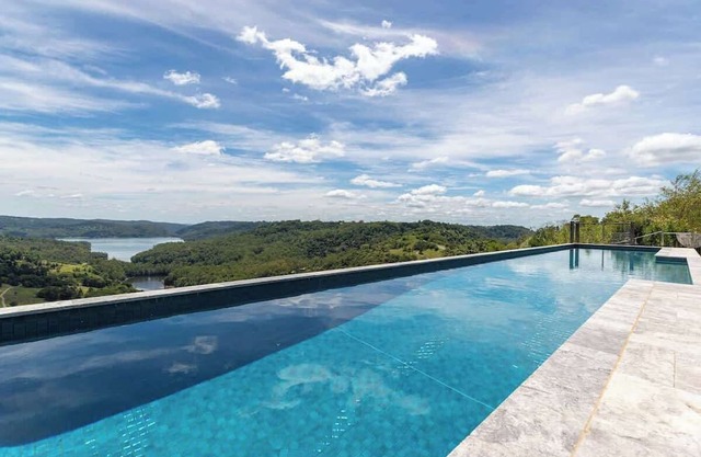 Peaceful Hinterland Haven with Panoramic Views