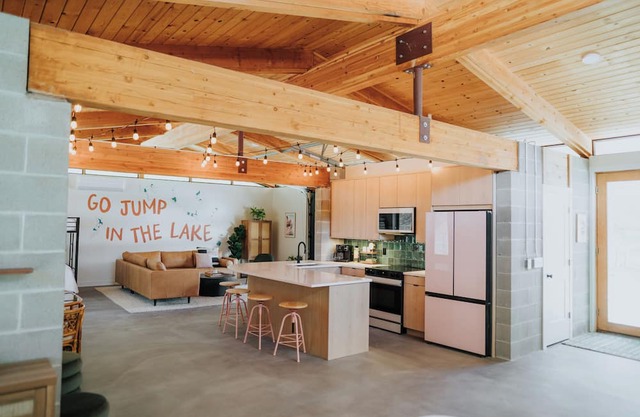 2 Houses, HUGE Sandy Beach, Hot Tub + Sauna