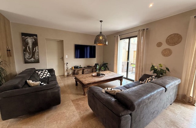 House in Molleges for 8 people