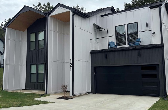 Modern, New Build Dog Friendly 3-bedroom home close to DT Greenville