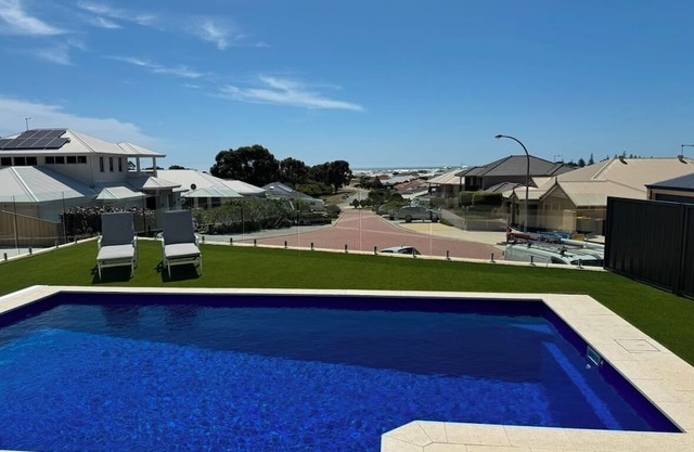Beautiful Beachside Home Have fun with whole family in this very stylish hom