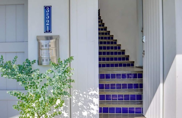 MONTHLY Santorini-inspired Walk-out Cottage w/Private Patio, Fireplace + Jacuzzi