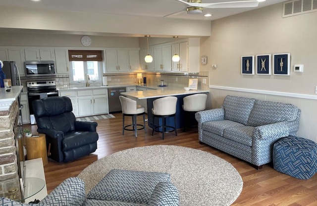 Clean, 3-bedroom cottage home with pool in the charming city of Belleville.