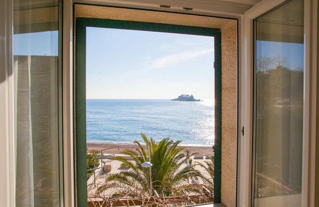 Comfortable Stay With Sea View in Petrovac