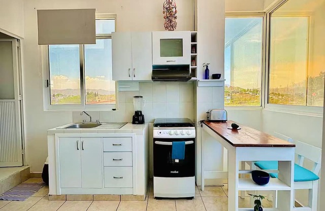 Loft apartment with excellent location and fast wifi!