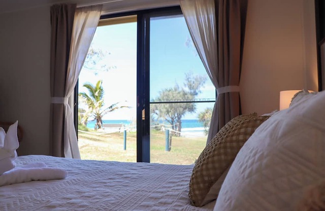 Heaven on earth - Beachfront Beach House on 75 Mile Beach