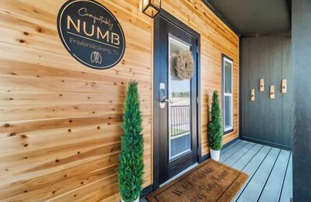 Pet-Friendly 'Comfortably Numb 119' Features Propane Fire Pit and Club House-Front Location with Liv