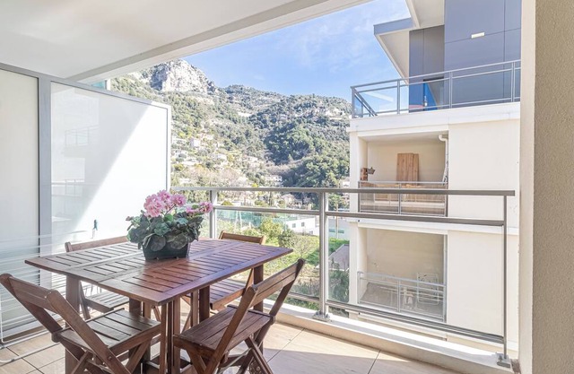 This condominium is a 1 bedroom(s), 1 bathrooms, located in Beausoleil (06240), AL.