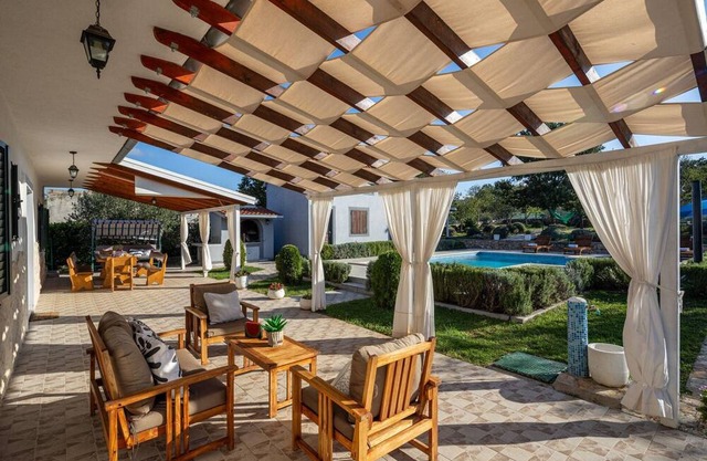 Holiday house Pakovo Selo for 1 - 8 persons with 3 bedrooms - Holiday house