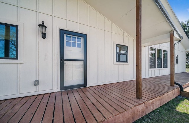 4-bedroom 3 bath house in tranquil Adair. With Large hang out barn.