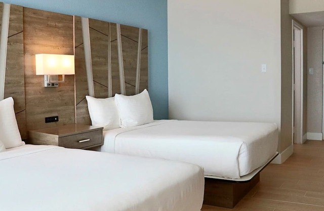 Ideal Family Stay - Adventurous Excursions, Trendy Dining & Beach Escape