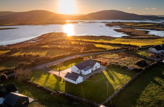 Idyllic 5* modern retreat, a stop along the breathtaking Wild Atlantic Way