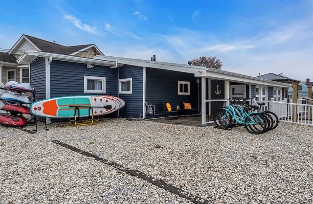 Stunning 3-bedroom Lagoon-Front Oasis- Serenity Awaits!