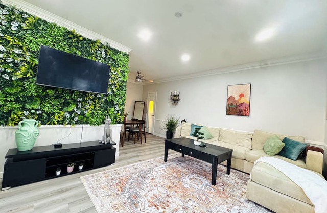 Charming 2-bedroom apartment in delightful San Diego with WiFi, fitness room