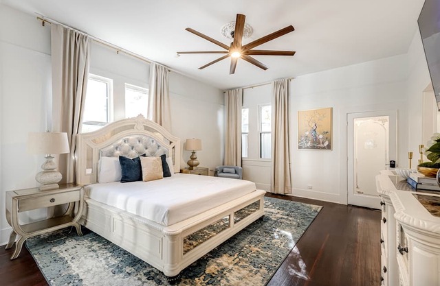 Historical Haven: Luxe 5-Bedroom, Pool & Hot Tub