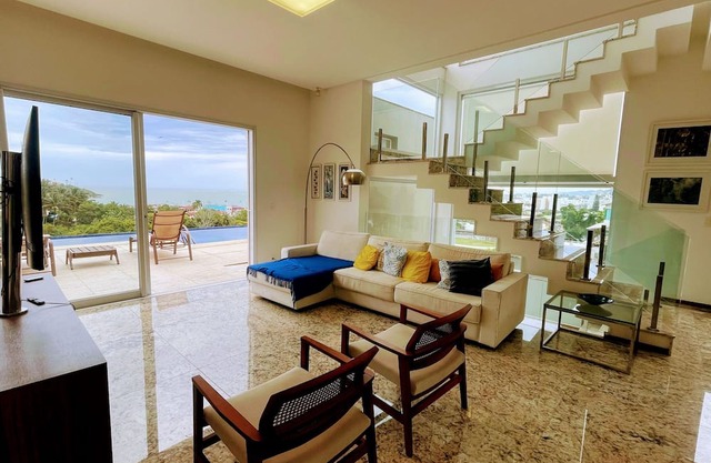 Villa Azul Mar - Sofisticación y Retiro en Enseada