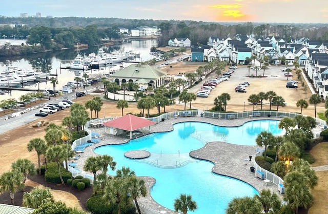 New Listing! Luxury 4 Bedroom 4 Bath Condo at Barefoot Landing