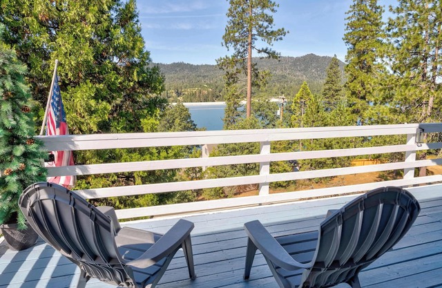 Franklin's Place at Bass Lake Yosemite with Boat Dock
