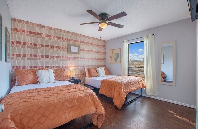 Walk to the Stadiums | 4 Beds | Garage Parking
