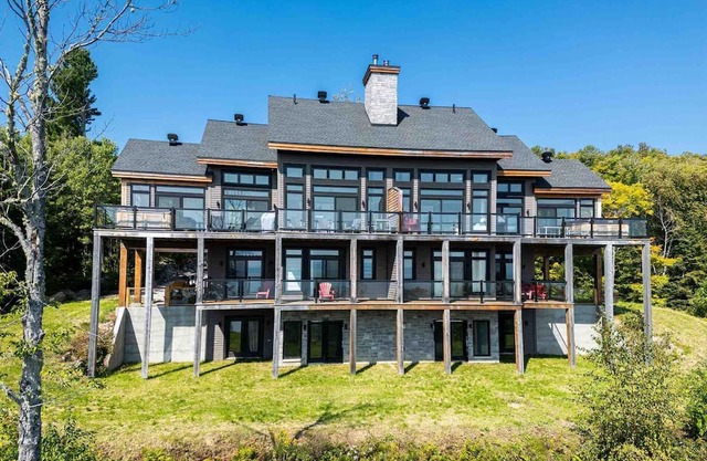 Chalet 59: Luxury Riverfront with Views & SPA