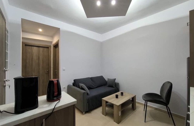 Marine Cocoon & Terrace Modern Apt, Private Garden