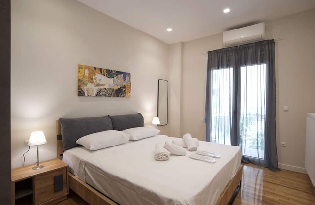 Athenian Escape 2BR, 2BA, Stylish Fully Reno Apt