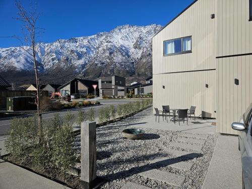 Sun Ray Peaks - New build house