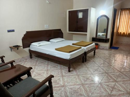 ARIHANTH DELUXE LODGe