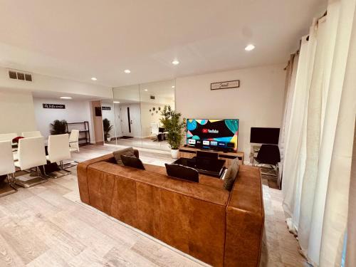 Amazing Large 2 Bedroom West Hollywood Apartment
