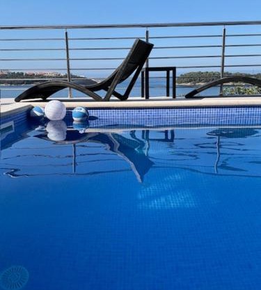 Pool Deck Comfort Apartment