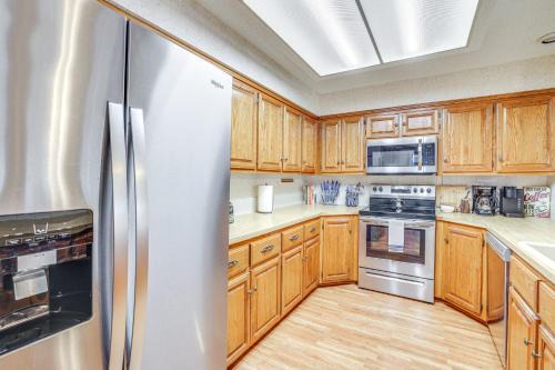 Charming Bella Vista Townhome Near Lake Windsor!