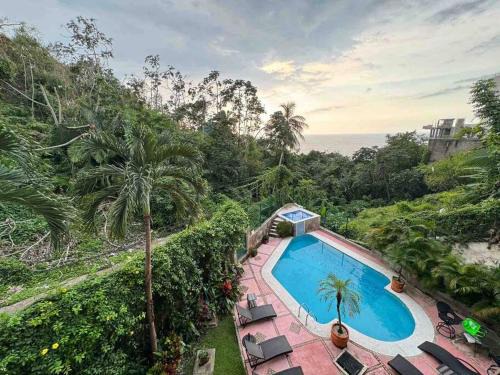 Awesome view! Spacious 2 bedroom apartment.