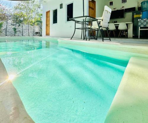 Ola Azul, apartamento de playa con cocina y piscina privada.