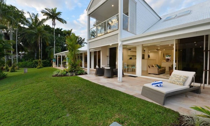 Port Douglas Casa | Fairway Vistas A Group Escape at Mirage Resort