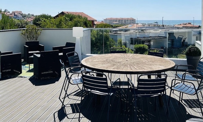 Anglet Casa | House and Rooftop 80 m2 Sea View, Garden. Beach at 100 m, golf course 300 m